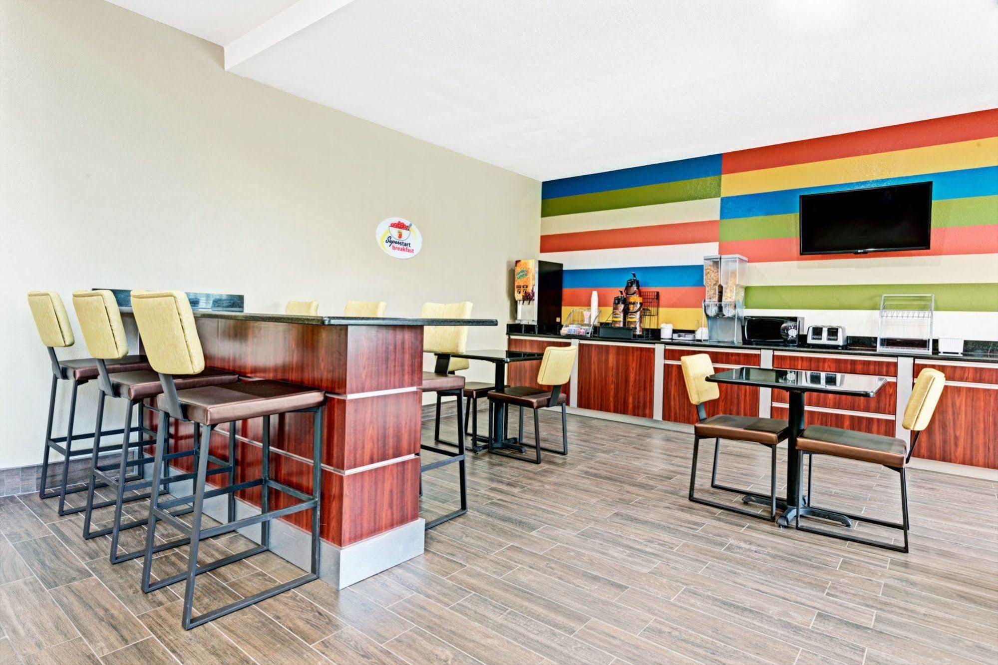Super 8 By Wyndham Plover Stevens Point Area Dış mekan fotoğraf