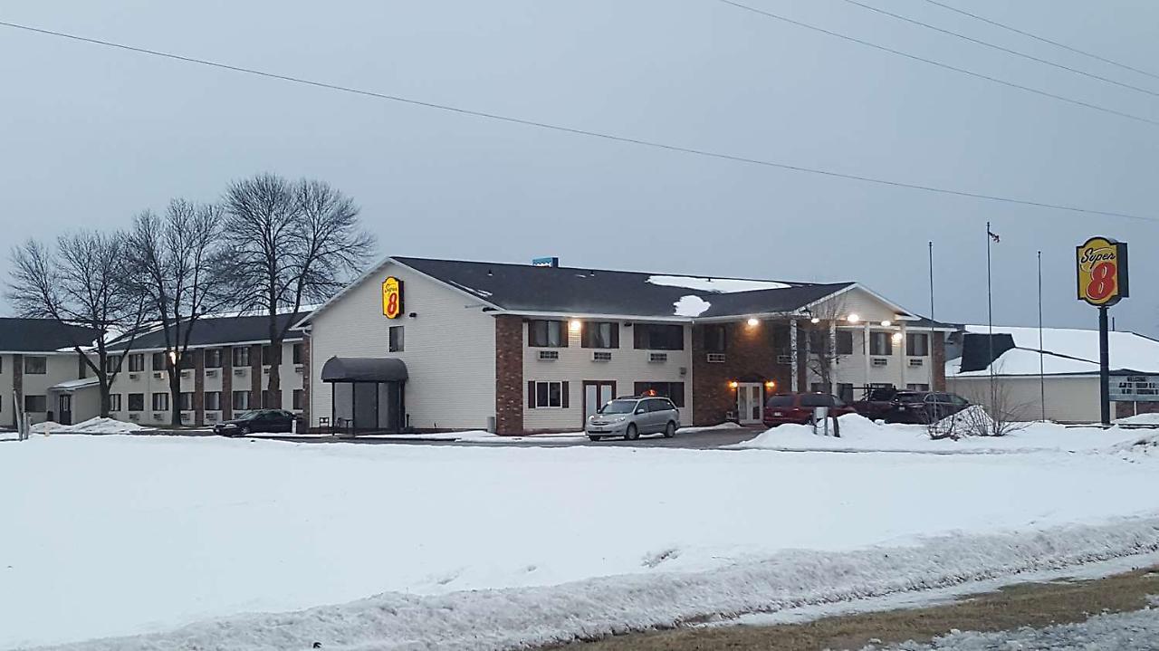 Super 8 By Wyndham Plover Stevens Point Area Dış mekan fotoğraf